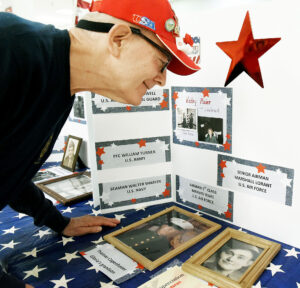 Senior Monongalians host early holiday  ceremony to honor vets